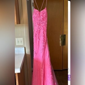 BRIGHT PINK MERMAID DRESS SIZE—2 NEVER WORN PROM DRESS